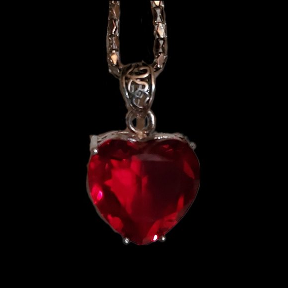 Stunning Ruby Red Glass Heart On 925 Marked Basket Setting - Picture 5 of 14
